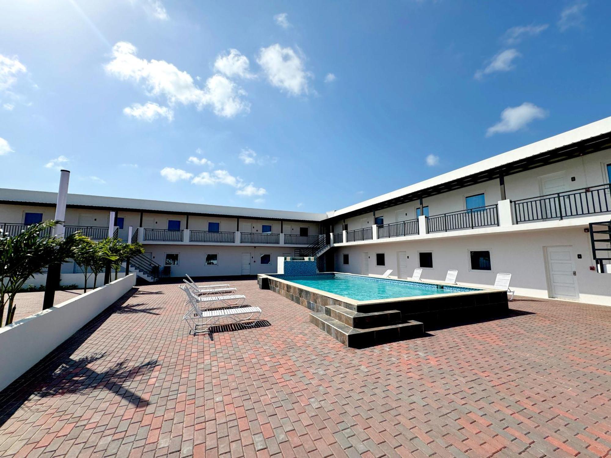 אורנג'סטאד Bon Bini Suites מראה חיצוני תמונה