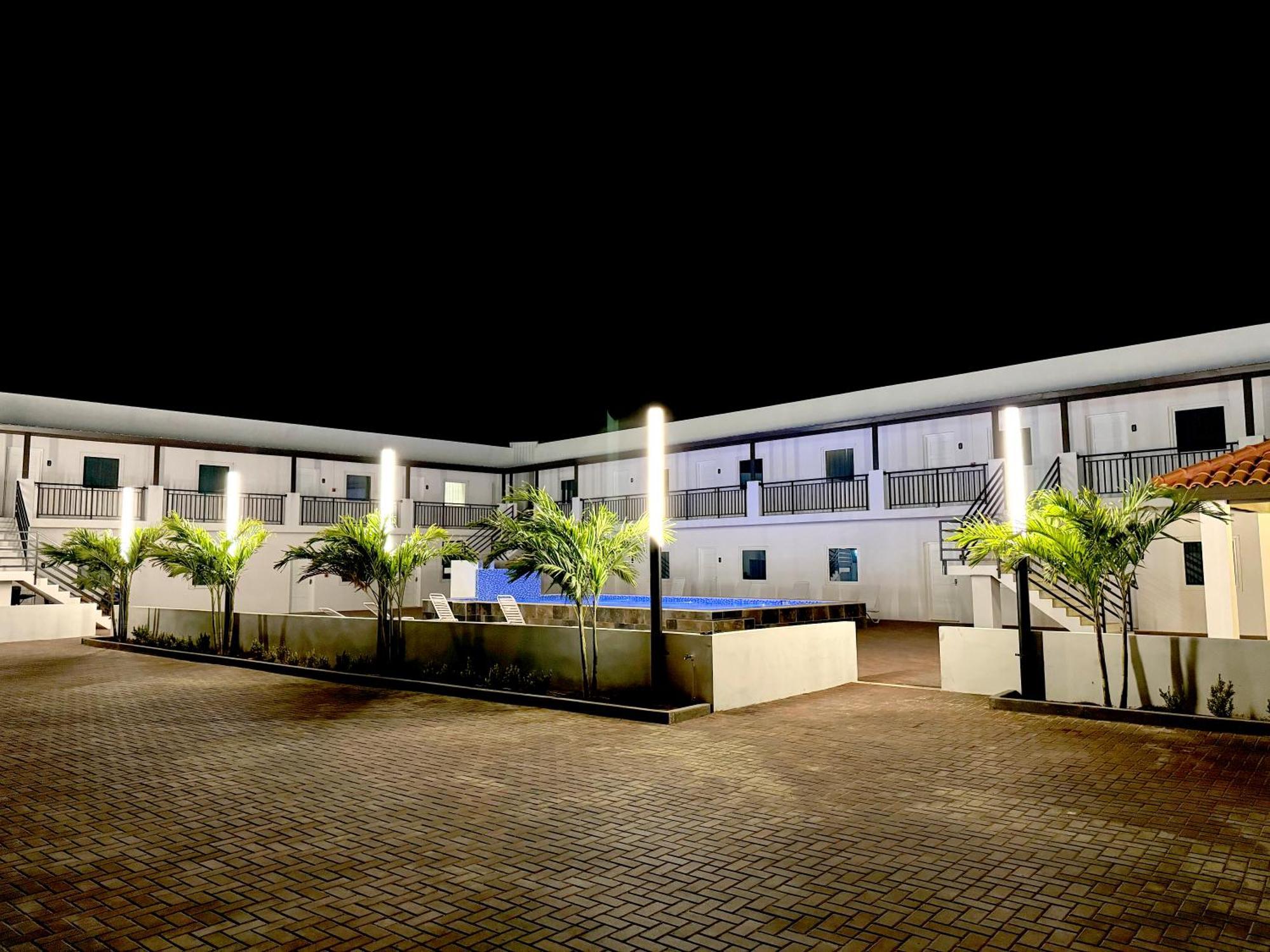 אורנג'סטאד Bon Bini Suites מראה חיצוני תמונה